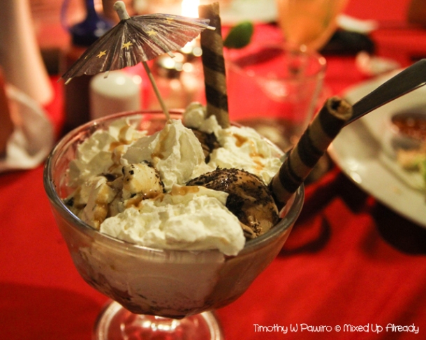 Senggigi - Eating - Grand Corner Restaurant & Bar - Ice cream Mocco Locco