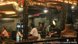 Senggigi - Eating - Happy Cafe - Ary Juliant & The Band (Thursday)